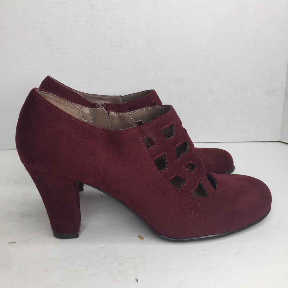 Aerosoles Sz/7.5 Maroon Side Zip Up Suede Ankle Booties